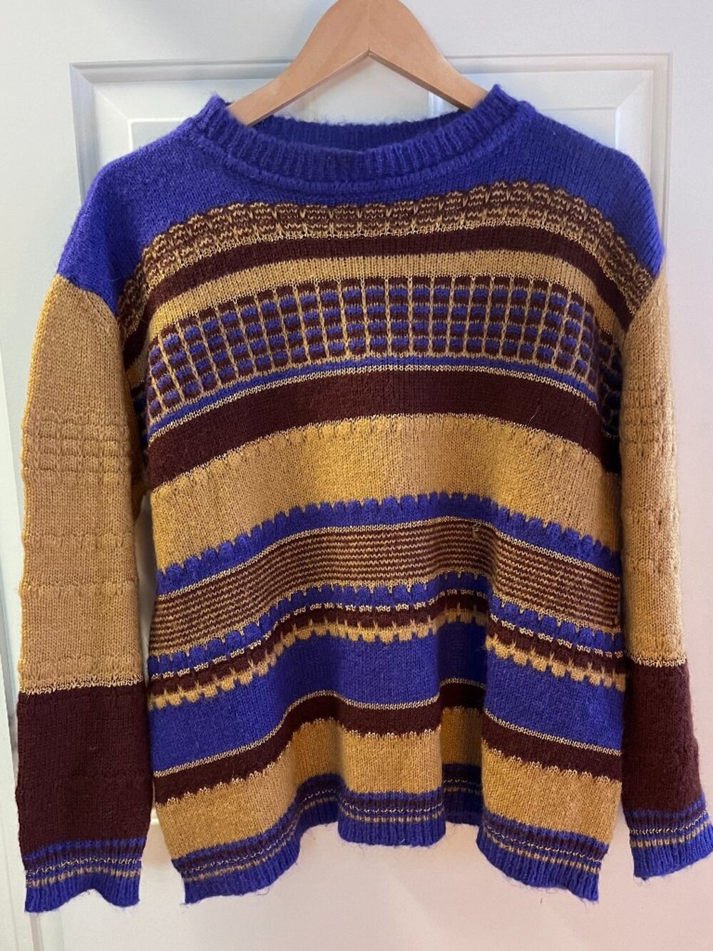 Cozy Sweater! Great Vintage Colors